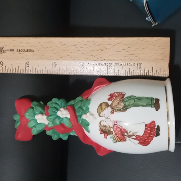 NEW AVON 1989 PORCELAIN CHRISTMAS BELL - Picture 5 of 11